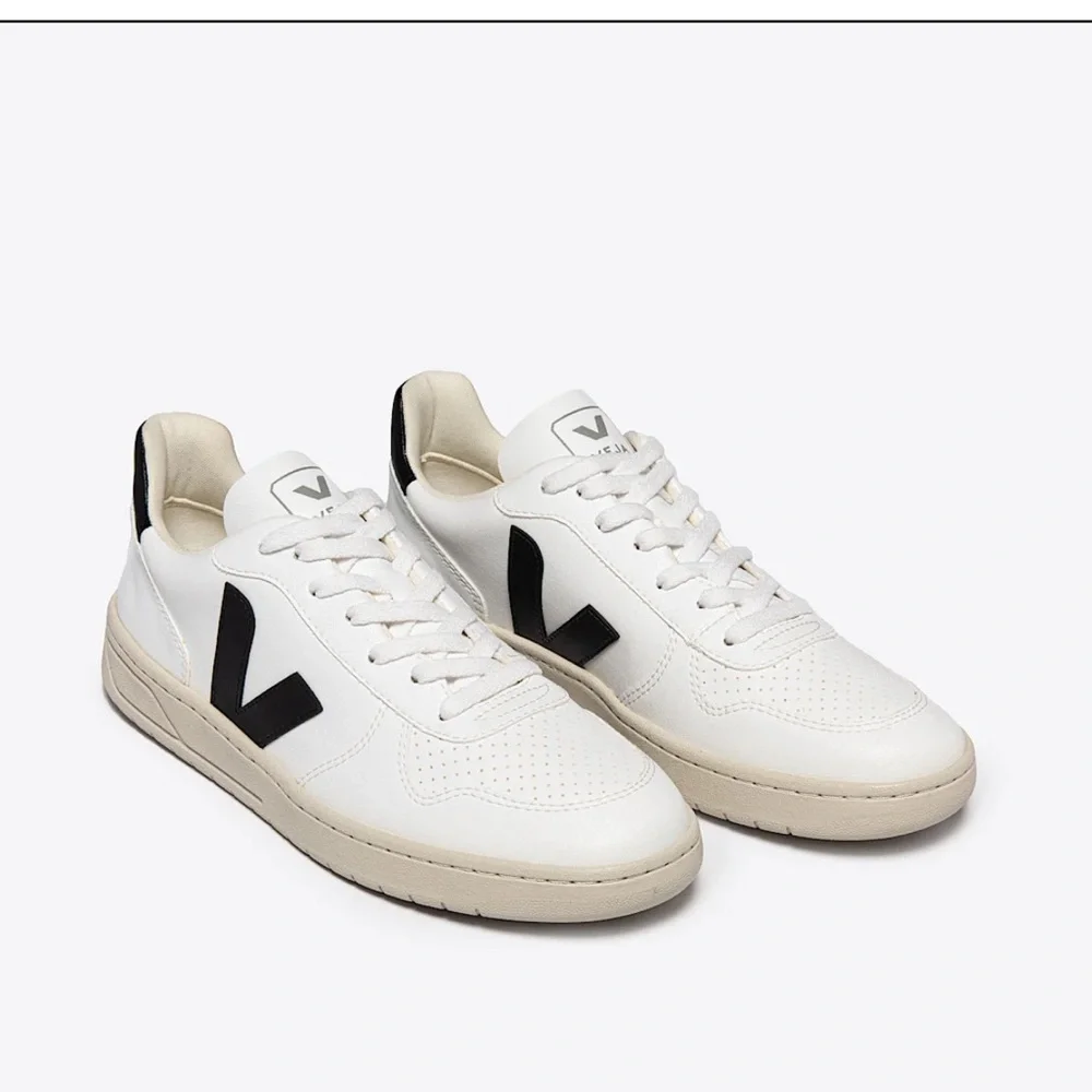 Veja V-10 White and Black Sneakers - Picture 1 of 4